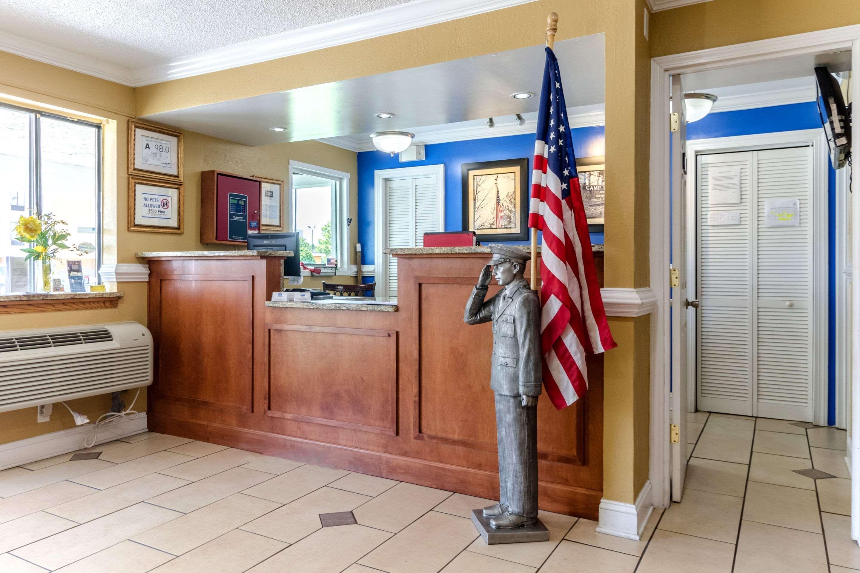 Hotel Rodeway & Near Camp Lejeune 2*